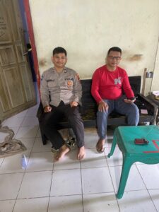 Bhabinkamtibmas Polsek Saketi Polres Pandeglang Lakukan Sambang ke Tokoh Masyarakat Desa Kaduronyok, Kec. Cisata untuk Menjaga Kondusifitas 1 IMG 20240816 WA0002