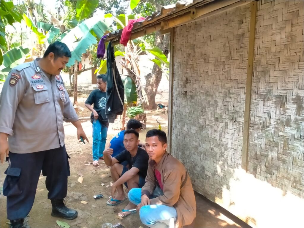 Bhabinkamtibmas Polsek Bojong Ciptakan Kondusifitas Secara Door To Door ke Warga Binaan 7 WhatsApp Image 2023 10 12 at 14.20.31