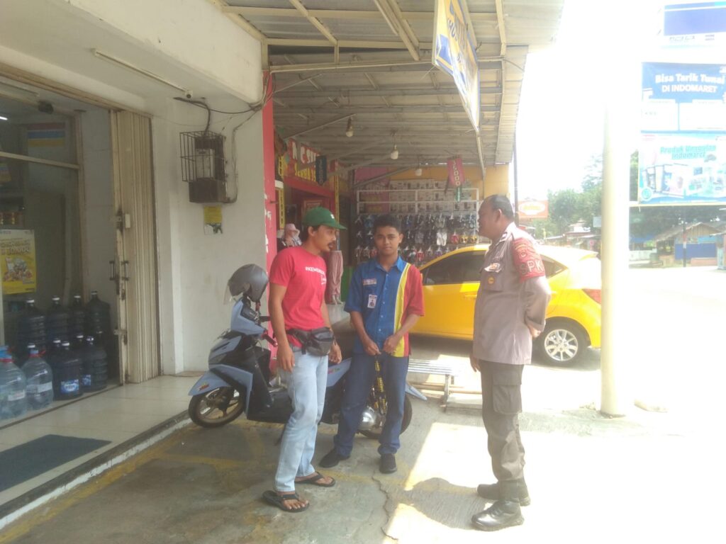 Polsek Menes Berikan Edukasi Kamtibmas Kepada Pegawai Waralaba 10 WhatsApp Image 2023 10 12 at 14.30.09