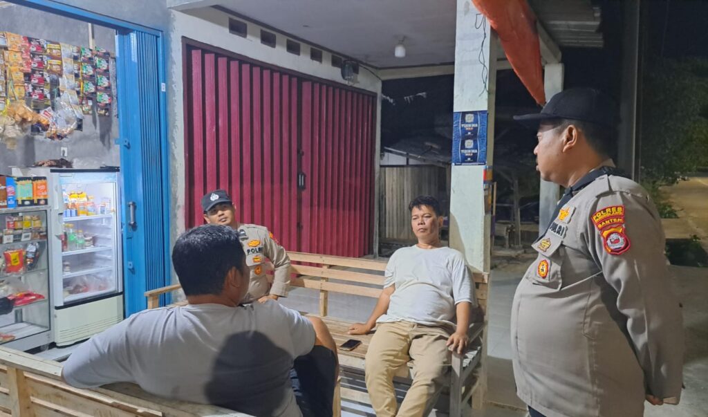 Polsek Sumur: Patroli Malam untuk Memelihara Kamtibmas di Wilayah Hukum 3 WhatsApp Image 2023 10 14 at 11.57.39