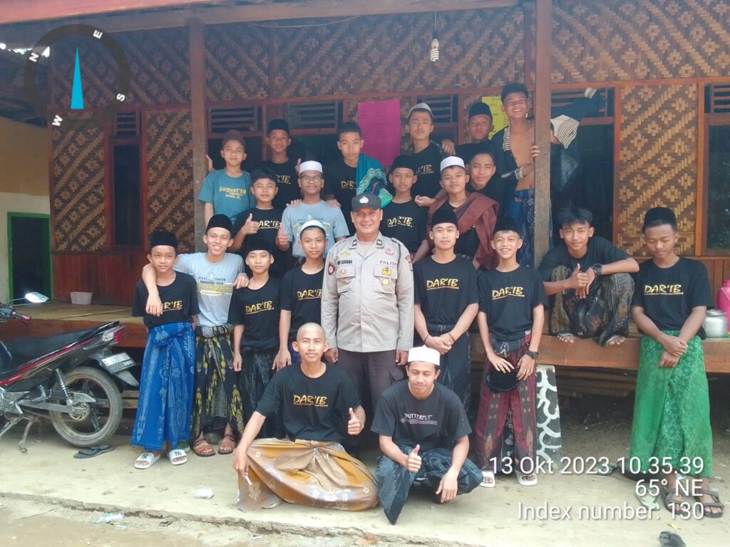 Polsek Cikeusik Rutin Gelar Patroli KRYD Siang Hari untuk Keamanan dan Ketertiban Masyarakat 7 WhatsApp Image 2023 10 14 at 12.13.38
