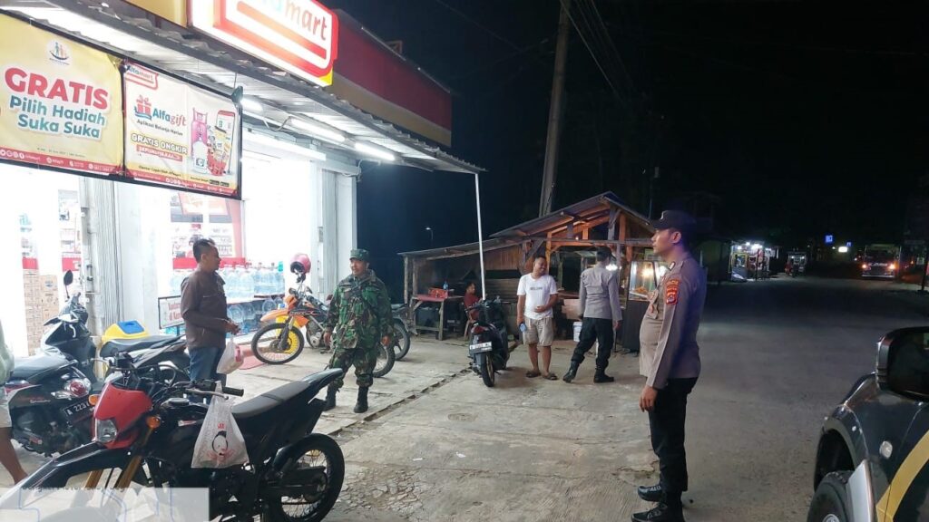 Polsek Cikeusik dan Koramil Cikeusik Gelar Patroli Bersama untuk Meningkatkan Kamtibmas 2 WhatsApp Image 2023 10 29 at 08.20.39
