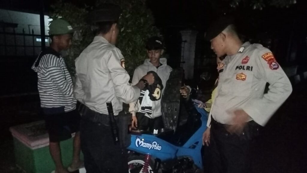 Patroli Stasioner Sat Samapta Polres Pandeglang untuk Cegah Kejahatan Jalanan dan Kenakalan Remaja 3 WhatsApp Image 2023 10 29 at 08.35.04