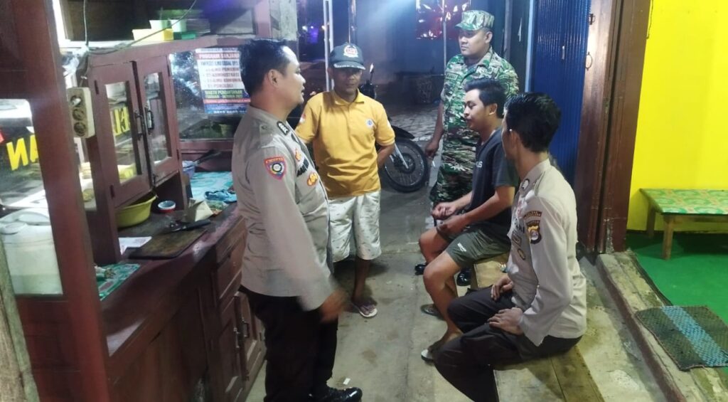 Polsek Bojong Gelar Patroli Malam Gabungan TNI/Polri untuk Meningkatkan Kamtibmas 3 WhatsApp Image 2023 10 29 at 19.21.51