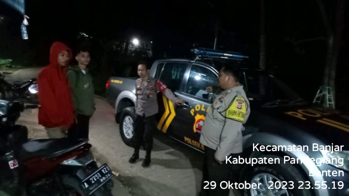 Polsek Banjar Gelar Patroli Malam Intensif untuk Pencegahan Gangguan Kamtibmas 10 WhatsApp Image 2023 10 30 at 21.33.09