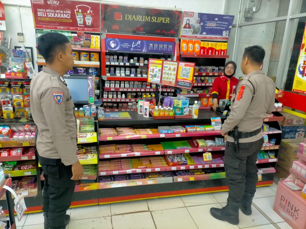 Polsek Mandalawangi Lakukan Patroli Malam Antisipasi Kriminalitas 1 WhatsApp Image 2023 10 31 at 11.14.03