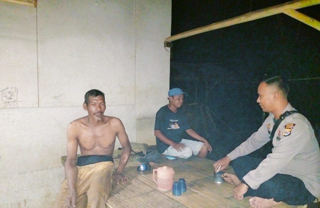 Patroli Rutin Polsek Angsana untuk Mencegah Peredaran Miras dan Narkoba 10 WhatsApp Image 2023 11 01 at 08.59.11