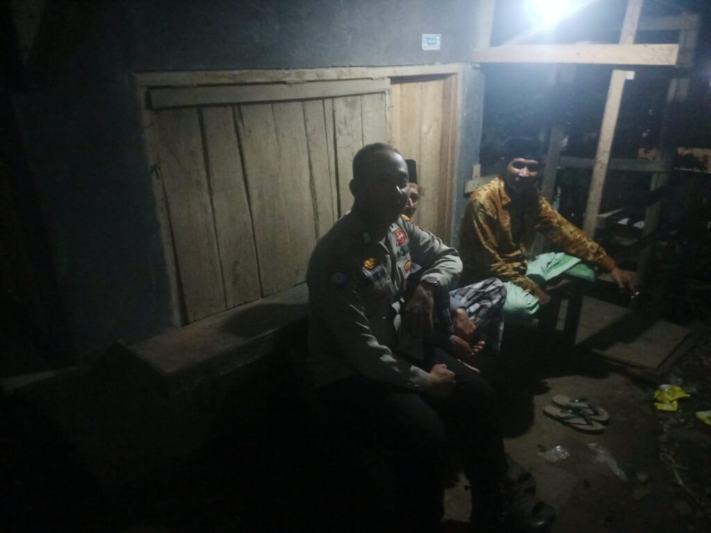 Polsek Pulosari Melaksanakan Patroli C3 Untuk Mewujudkan Lingkungan Aman dan Kondusif 5 WhatsApp Image 2023 11 01 at 09.24.02
