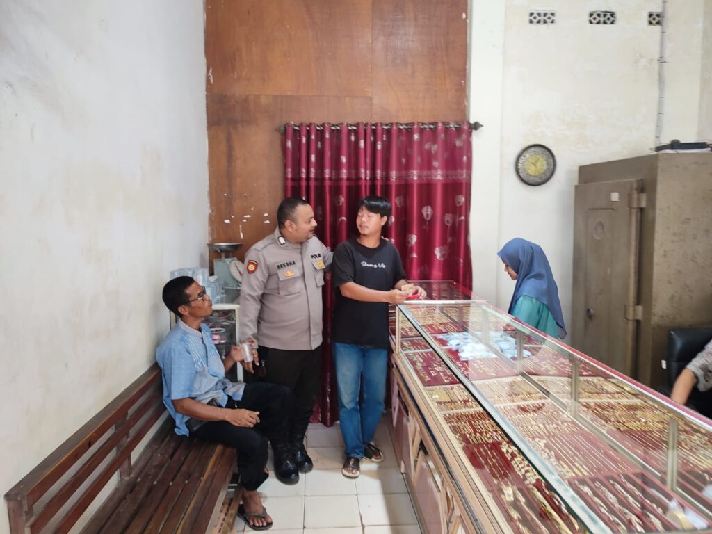 Polsek Cibaliung Pertebal Patroli Dan Sosialisasikan OPS Mantap Brata Pemilu 2023-2024 3 WhatsApp Image 2023 11 01 at 11.12.29