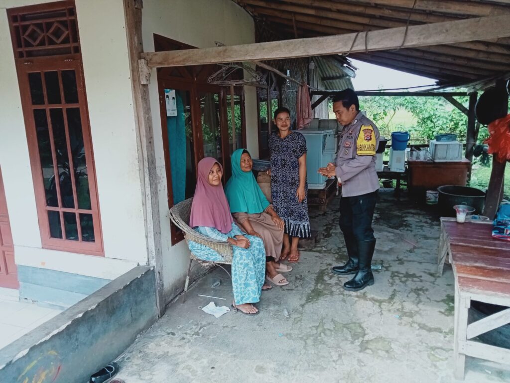 Polsek Carita Sambangi Warga Guna Meningkatkan Keamanan dan Ketertiban 6 WhatsApp Image 2023 11 02 at 18.10.45