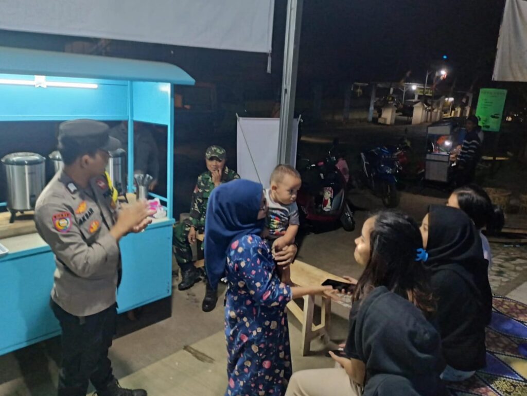 Polsek Bojong: Patroli Malam untuk Meningkatkan Keamanan dan Ketertiban Masyarakat 9 WhatsApp Image 2023 11 03 at 09.21.35