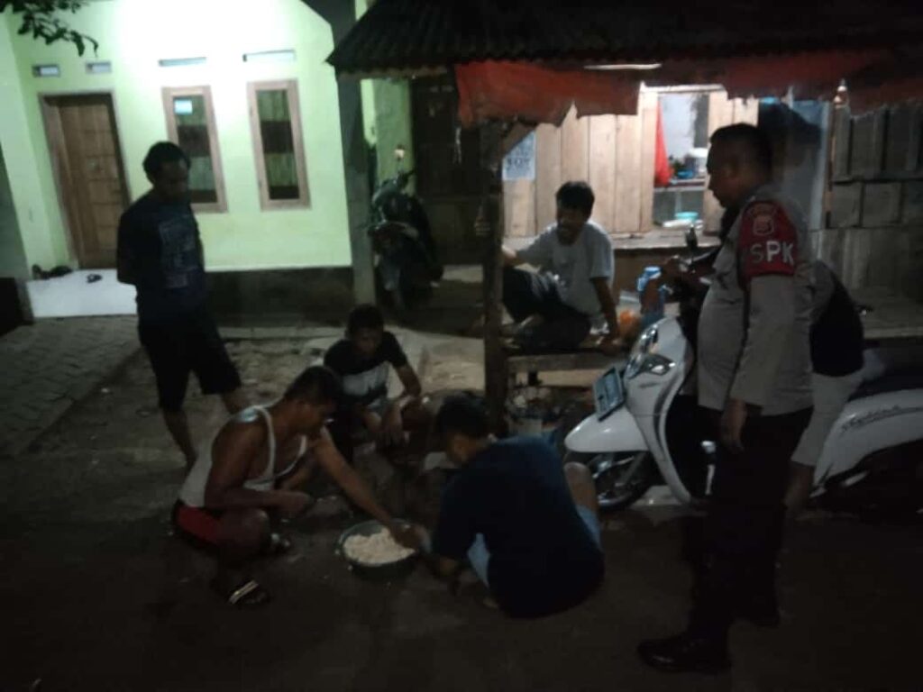 Patroli Polsek Menes untuk Mengantisipasi Aksi Balapan Liar di Jalan Raya Saketi - Labuan 1 WhatsApp Image 2023 11 03 at 09.40.07