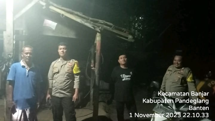 Polsek Banjar Gelar Patroli Malam untuk Pencegahan Gangguan Kamtibmas 2 WhatsApp Image 2023 11 03 at 09.42.11