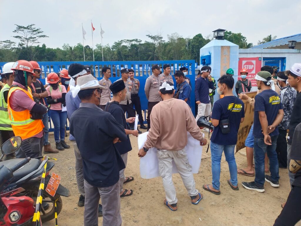 Pengamanan Aksi Unjuk Rasa di Wilayah Polsek Bojong 3 WhatsApp Image 2023 11 03 at 09.44.28