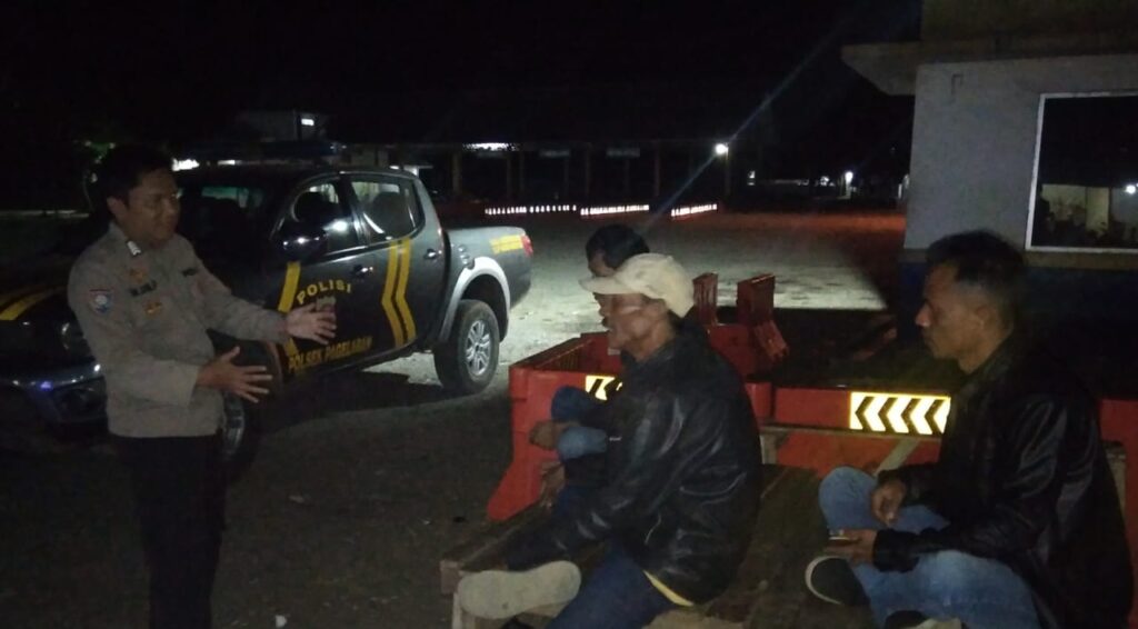 Patroli Malam Polsek Pagelaran untuk Ciptakan Kamtibmas yang Aman 5 WhatsApp Image 2023 11 03 at 21.02.15