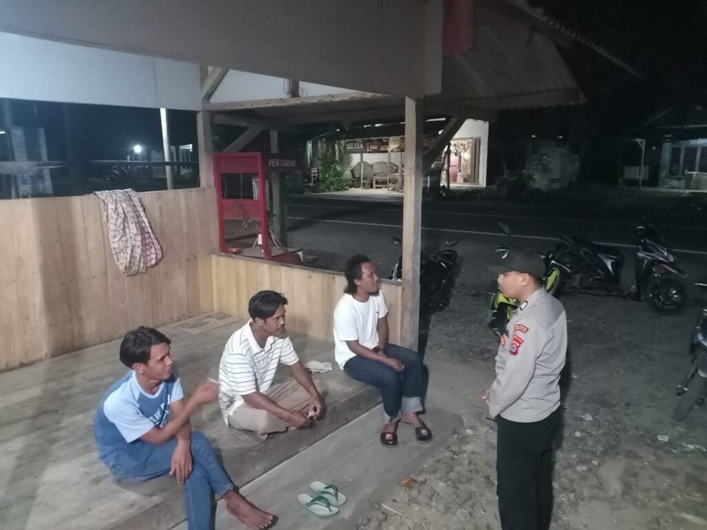 Polsek Sumur Lakukan Patroli Malam dalam Upaya Memelihara Kamtibmas di Wilayah Hukumnya 1 WhatsApp Image 2023 11 04 at 19.54.56