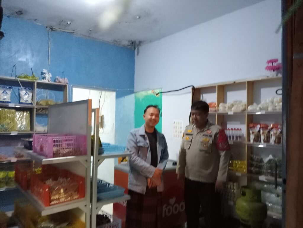 Piket Pelayanan SPKT Polsek Mandalawangi Giat Patroli Mobile dan Sambang untuk Cegah Gangguan Kamtibmas 6 WhatsApp Image 2023 11 05 at 11.50.16
