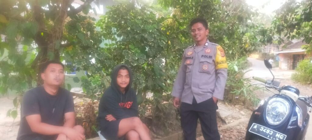 Bhabinkamtibmas Polsek Saketi Lakukan Sambang DDS ke Warga Masyarakat 5 WhatsApp Image 2023 11 05 at 19.17.31