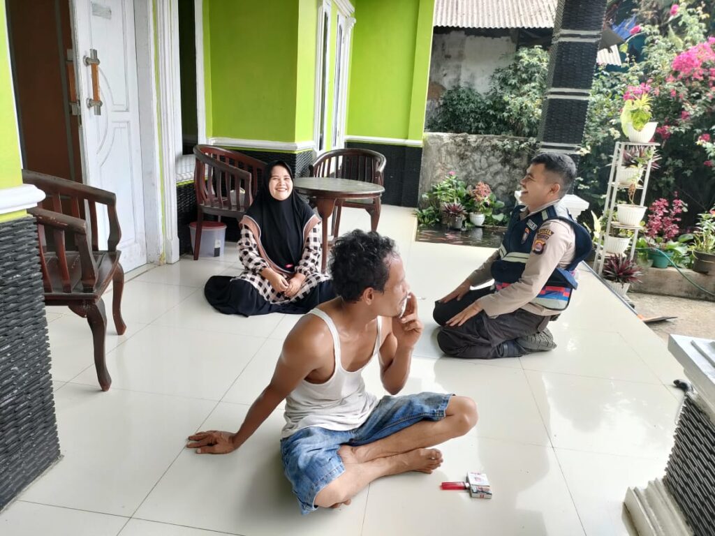 Bhabinkamtibmas Polsek Pulosari Terus Mempererat Hubungan dengan Warga Binaan 6 WhatsApp Image 2023 11 05 at 19.19.25