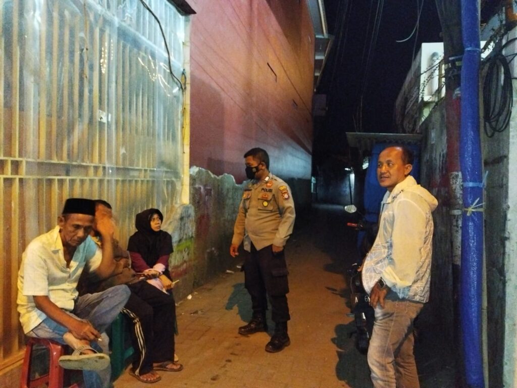 Bhabinkamtibmas Polsek Labuan Lakukan Patroli Dialogis di Desa Binaan 9 WhatsApp Image 2023 11 06 at 12.17.34