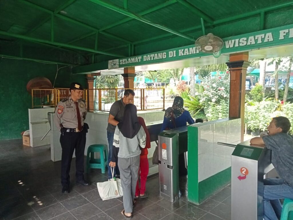 Polres Pandeglang Gelar Patroli Wisata, Antisipasi Kriminalitas dan Ciptakan Rasa Aman 4 WhatsApp Image 2023 11 06 at 13.03.44