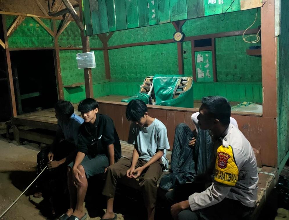 Polsek Bojong Gelar Patroli Malam untuk Meningkatkan Kamtibmas 1 WhatsApp Image 2023 11 07 at 18.31.01