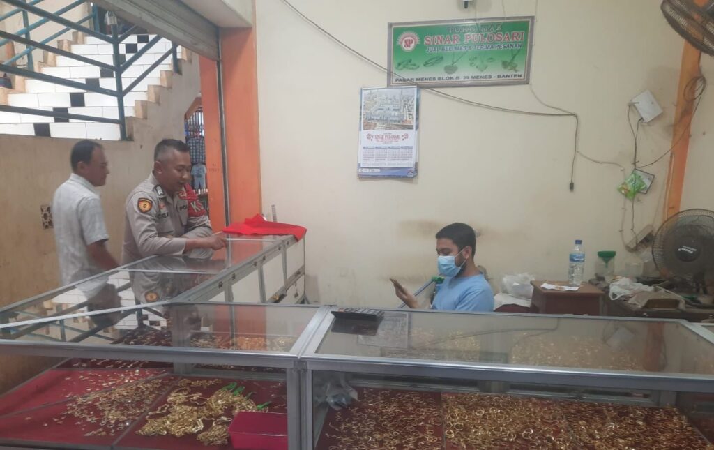 Cegah Pencurian, Polsek Menes Lakukan Patroli Dialogis Ke Toko Mas 6 WhatsApp Image 2023 11 08 at 17.15.22