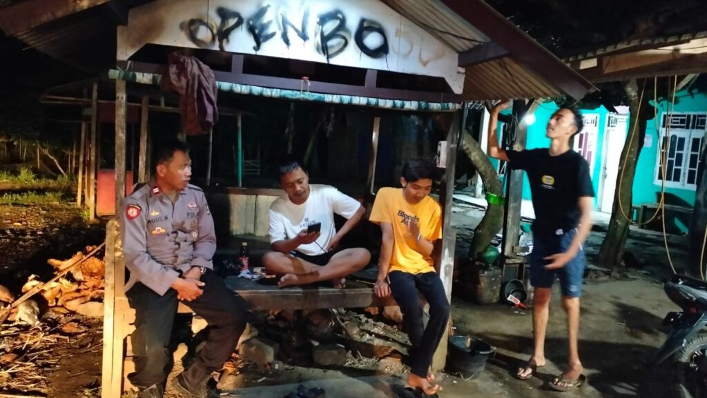 Polsek Cadasari Tingkatkan Patroli Malam sebagai Pelayanan Prima 2 WhatsApp Image 2023 11 12 at 06.14.38