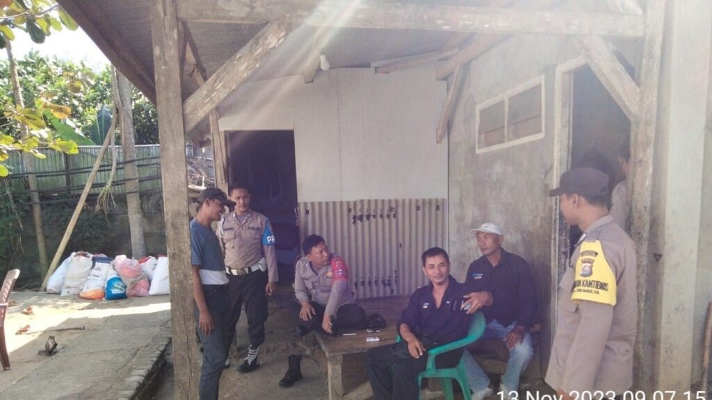Polsek Cikeusik Terus Gencar Lakukan Patroli Siang Hari untuk Ciptakan Kamtibmas yang Aman dan Nyaman 10 WhatsApp Image 2023 11 13 at 09.16.44