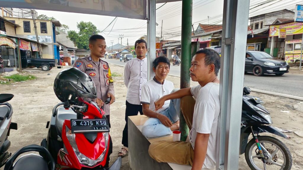 Bhabinkamtibmas Polsek Banjar Gelar Sambang DDS di Desa Sukasari 7 WhatsApp Image 2023 11 16 at 19.30.04