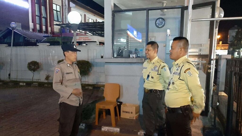 Polsek Pandeglang Intensifkan Patroli Rutin untuk Cegah Tindak Pidana 6 WhatsApp Image 2023 11 17 at 05.35.00