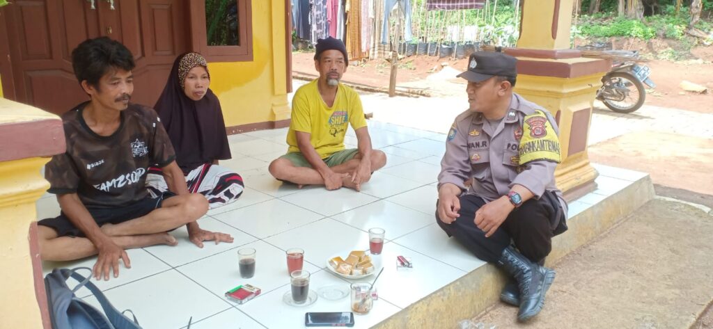 Bhabinkamtibmas Polsek Pandeglang Ajak Warga Bergerak Bersama dalam Menjaga Kamtibmas dan Mengantisipasi Bencana Alam 2 WhatsApp Image 2023 11 17 at 08.48.35