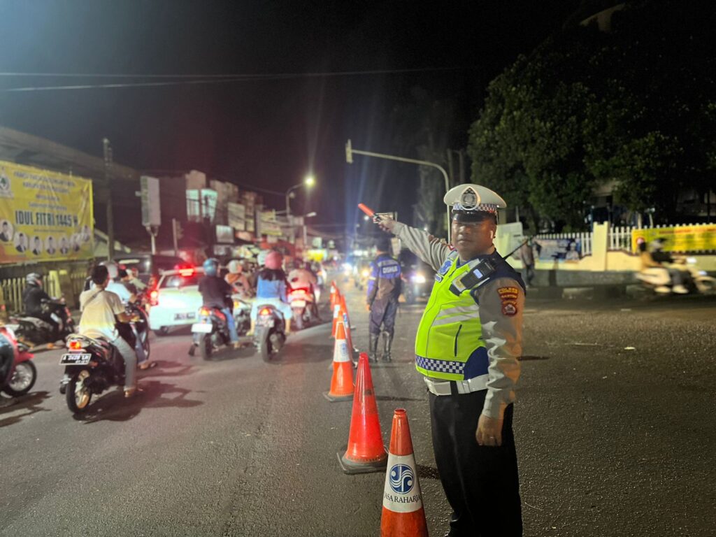 Polres Pandeglang Siap Berikan Pelayanan Pengaturan Arus Lalu Lintas dan Pengamanan Malam Takbir Menjelang Idul Fitri 1445 H 2 WhatsApp Image 2024 04 09 at 22.36.07