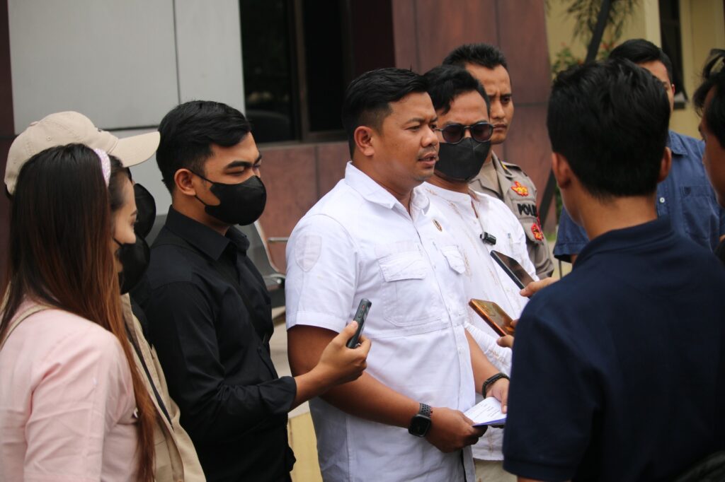 Satreskrim Polres Pandeglang Berhasil Mengamankan Tersangka Kasus Penipuan 3 WhatsApp Image 2024 04 15 at 13.47.33