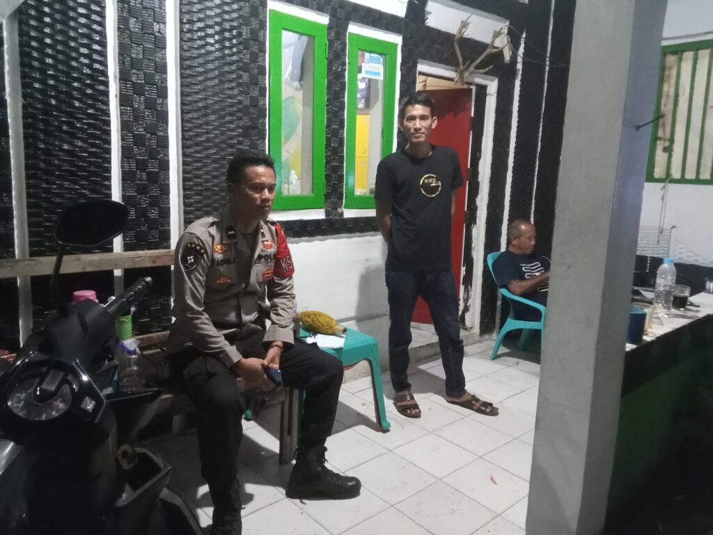 Personil Polsek Panimbang Polres Pandeglang Melaksanakan Patroli Malam untuk Keamanan Wilayah 8 WhatsApp Image 2024 04 16 at 23.27.38