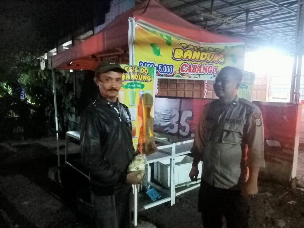 Polsek Cadasari Tingkatkan Patroli terhadap Para Tukang Ojek demi Meningkatkan Keamanan Malam Hari 9 WhatsApp Image 2024 04 17 at 00.46.34