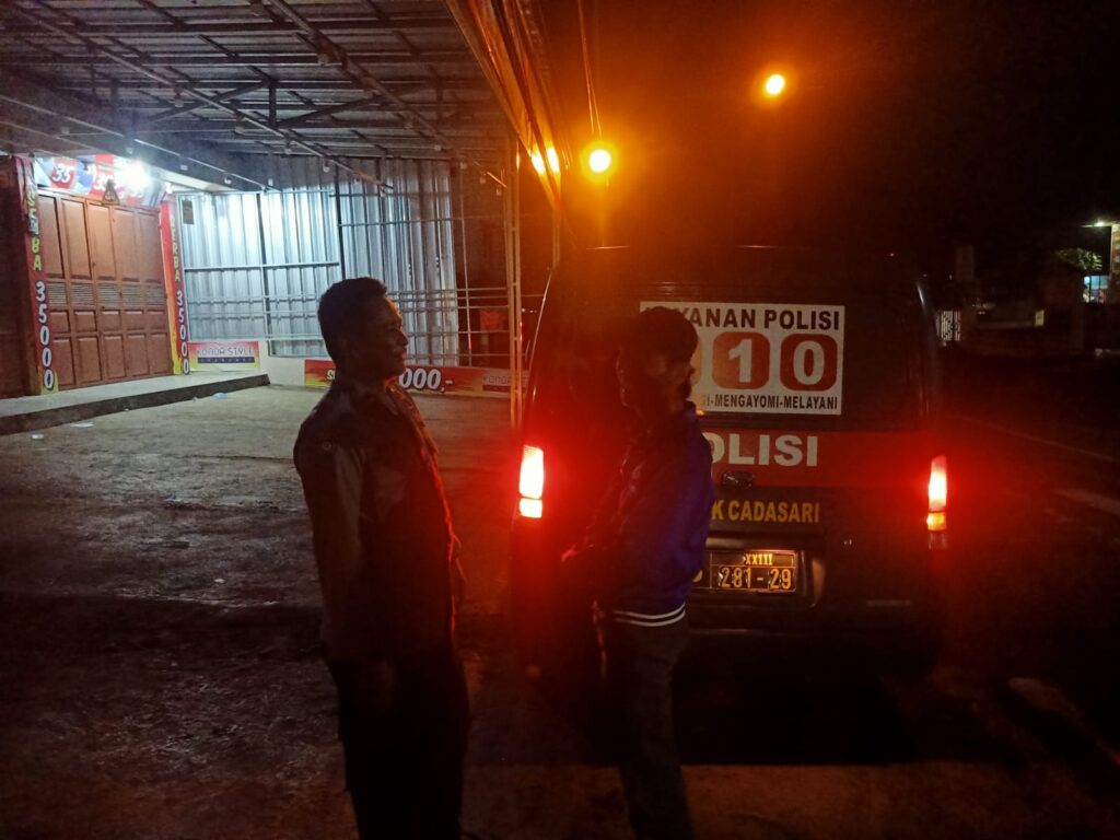 Aipda Dori Erikson, Kanit Binmas Polsek Cadasari, Melaksanakan Patroli Rutin Malam Hari 10 WhatsApp Image 2024 04 17 at 00.50.32