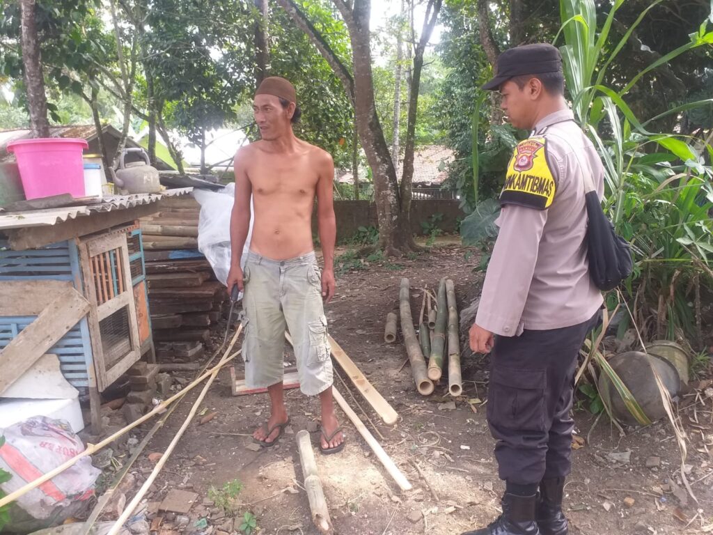 Bhabinkamtibmas Polsek Menes Sambangi Tokoh Masyarakat dalam Upaya Jaga Kamtibmas 5 WhatsApp Image 2024 04 17 at 13.48.19