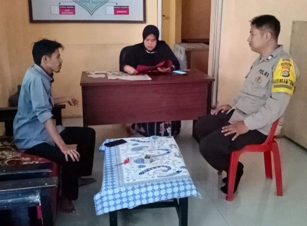 Sinergi Antara Kepolisian dan Perangkat Desa Diperkuat oleh Bhabinkamtibmas Polsek Cadasari 8 WhatsApp Image 2024 04 17 at 14.24.14