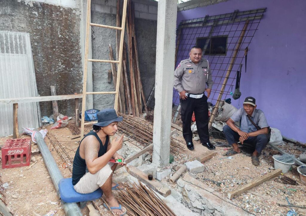 Polsek Cibaliung Polres Pandeglang Terus Jalankan Tugas Pokok sebagai Pelindung, Pengayom, dan Pelayan Masyarakat 9 WhatsApp Image 2024 04 17 at 14.30.55