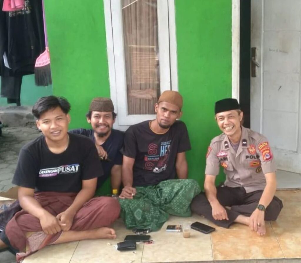 Aipda Ibnu Haris Memulai Tugas sebagai Bhabinkamtibmas di Polsek Cadasari dengan Berbagai Kegiatan Proaktif 10 WhatsApp Image 2024 04 17 at 14.39.49