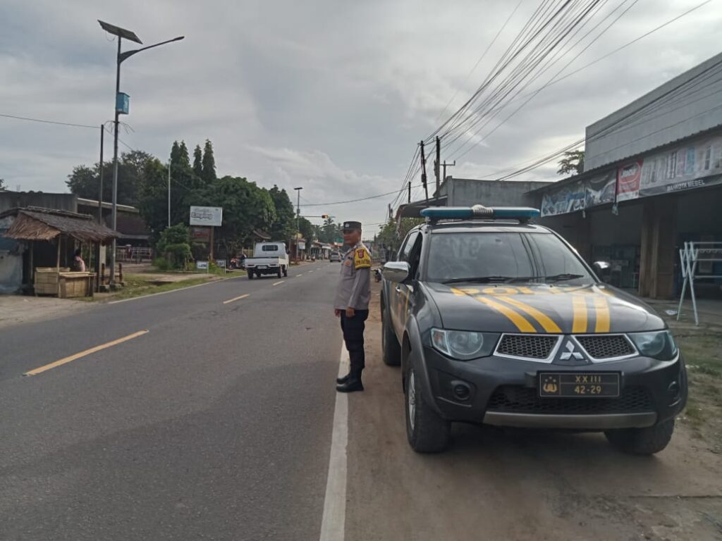 Polres Pandeglang: Petugas Piket Polsek Cikedal Lakukan Patroli dan Pengaturan Lalu Lintas Pasca Hari Lebaran 5 WhatsApp Image 2024 04 17 at 21.00.39