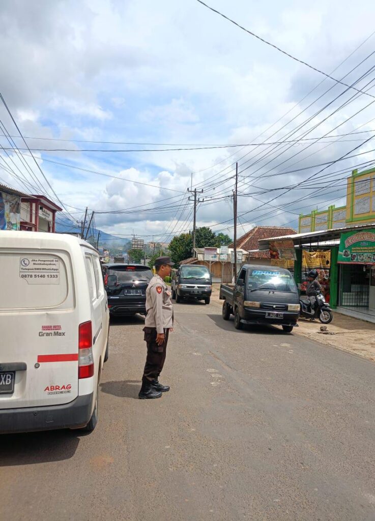 Polsek Bojong Polres Pandeglang Menggelar Kegiatan Pengaturan Lalulintas 7 WhatsApp Image 2024 04 23 at 08.29.04