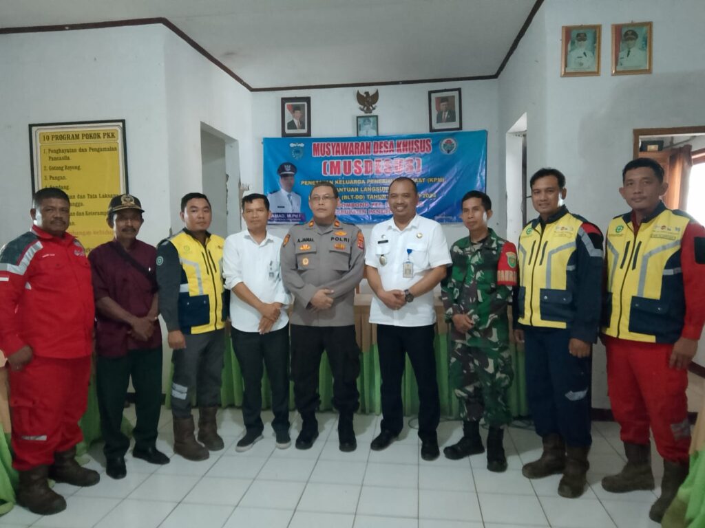 Kapolsek Panimbang Hadiri Kegiatan Sosialisasi Pemasangan Pancang Tol di Desa Gombong 2 WhatsApp Image 2024 04 24 at 15.39.03
