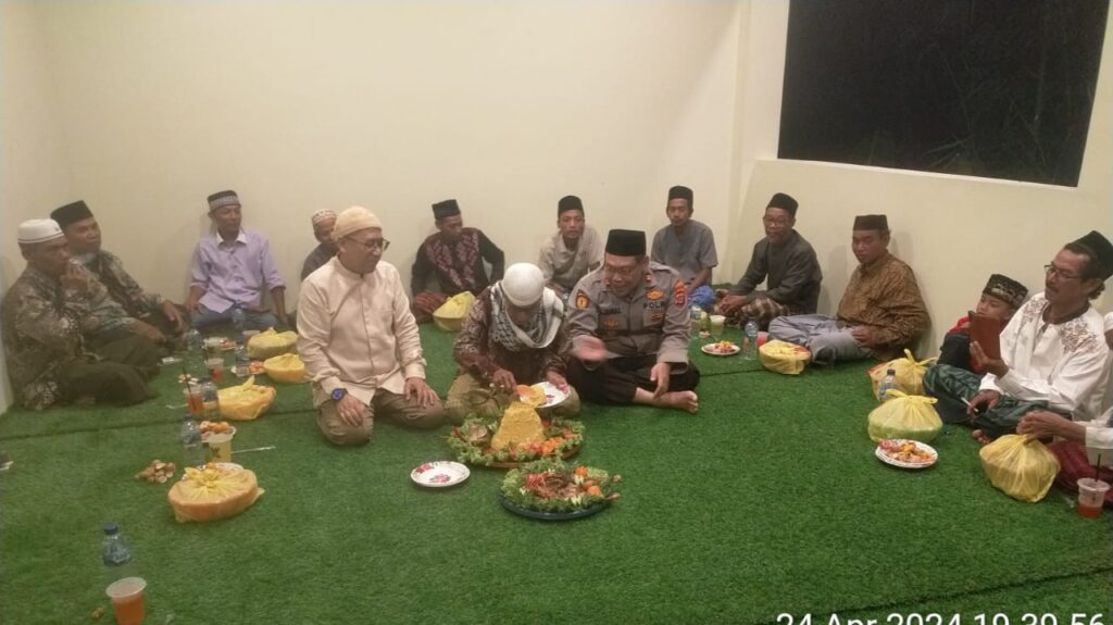 Kapolsek Panimbang Hadiri Kegiatan Syukuran Peluncuran SPBU 35.422.02 di Desa Mekarsari 1 WhatsApp Image 2024 04 24 at 20.31.10