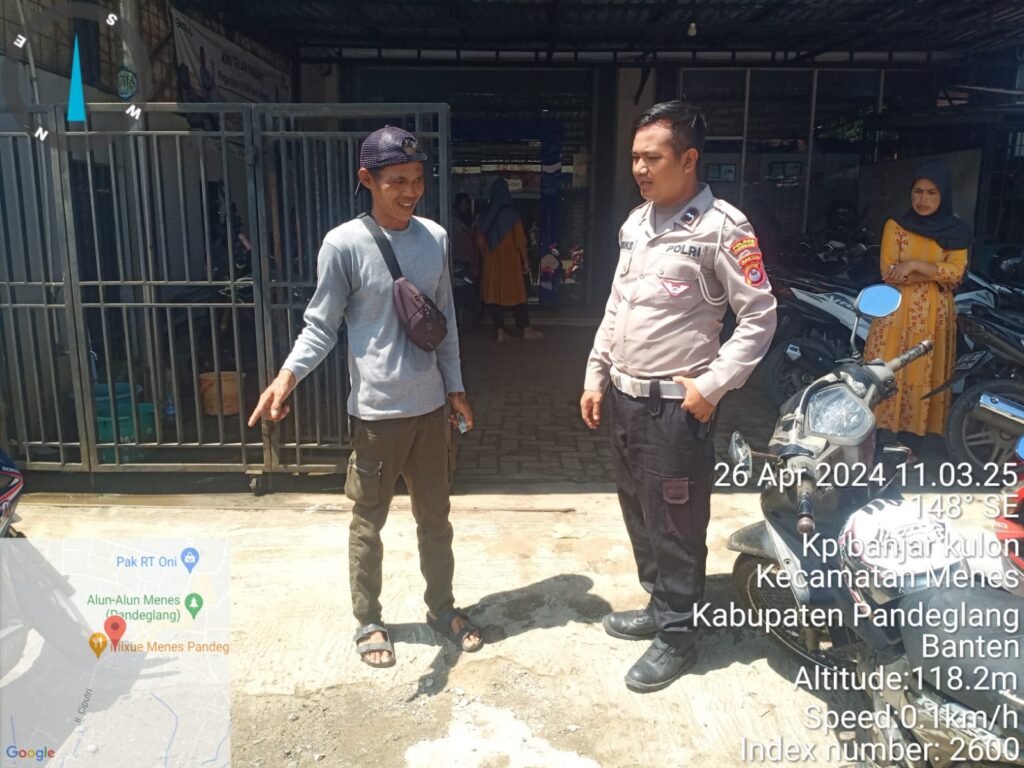 Patroli Siang Hari Polsek Menes Polres Pandeglang Sambangi Petugas Parkir untuk Memberikan Rasa Aman dan Himbauan Kamtibmas 6 WhatsApp Image 2024 04 26 at 13.30.11