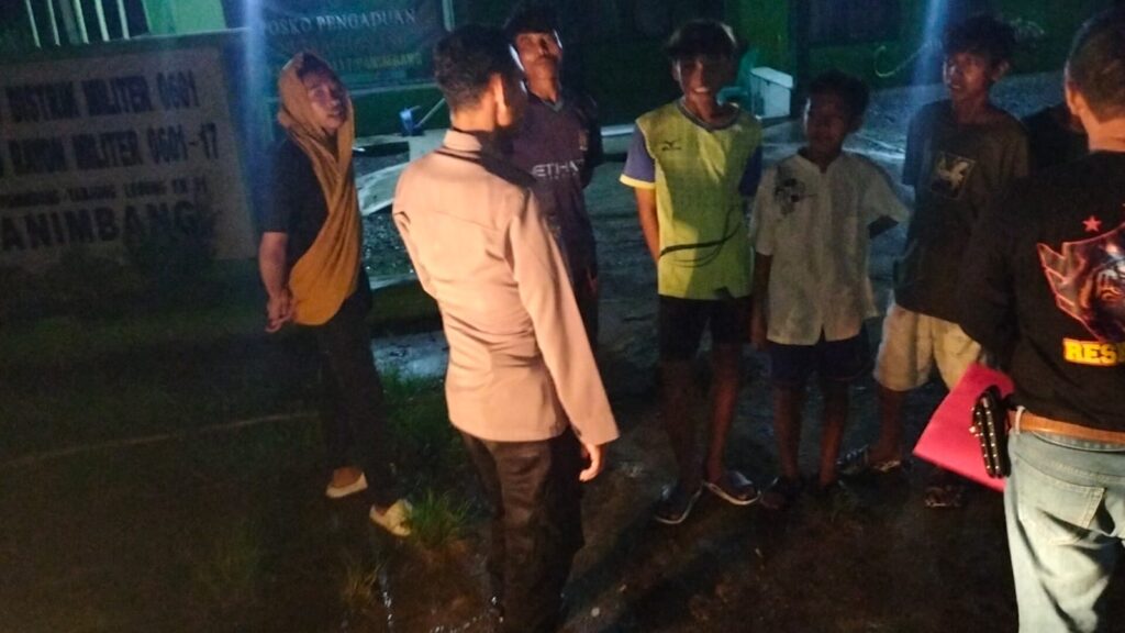 Polsek Panimbang Polres Pandeglang Gelar Patroli Malam untuk Mencegah Tindak Kejahatan dan Memberikan Rasa Aman kepada Masyarakat 8 WhatsApp Image 2024 04 26 at 20.34.45