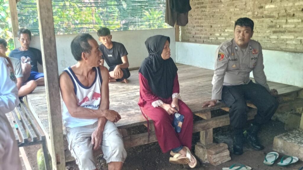 Polsek Bojong Polres Pandeglang Sambangi Warga Binaan di Desa Cijakan 4 WhatsApp Image 2024 04 29 at 13.48.14