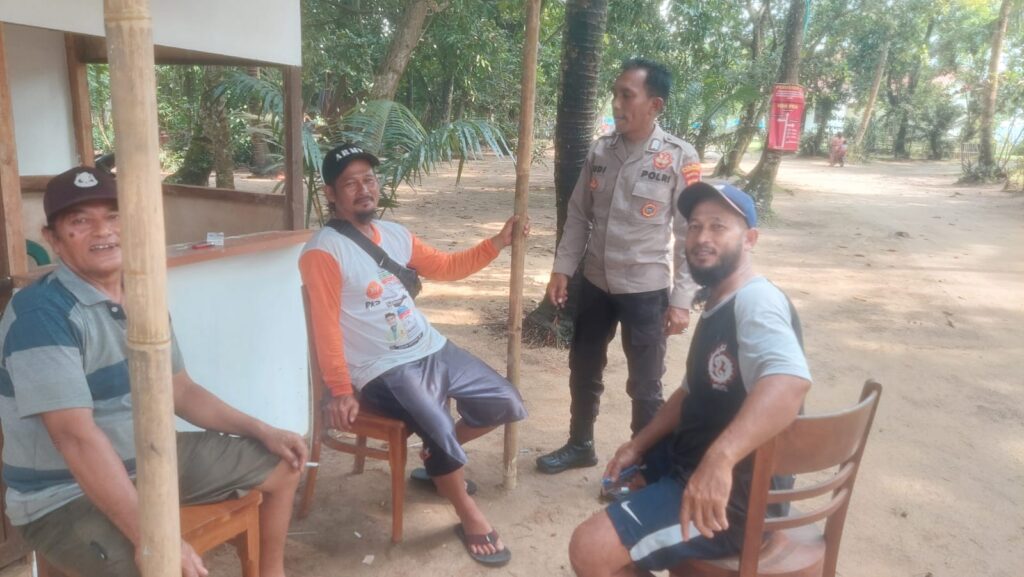 Beri Rasa Aman: Polsek Carita Laksanakan Patroli Dialogis ke Pantai Carita 9 IMG 20240501 WA0025