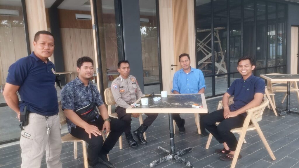 Patroli Siang Polsek Carita: Antisipasi Kejahatan di Siang Hari 8 IMG 20240501 WA0026